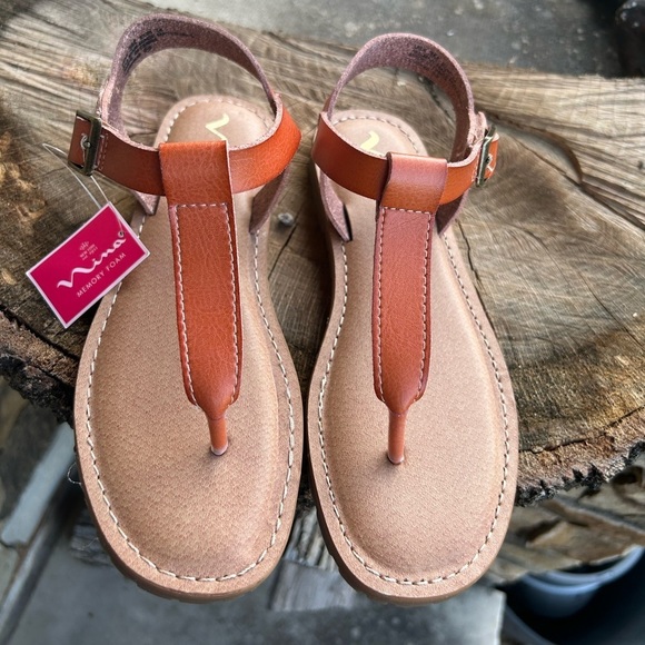 Nina Orange girls casual Sandals with T-Strap Design NWT Sz-3. E - Picture 2 of 9